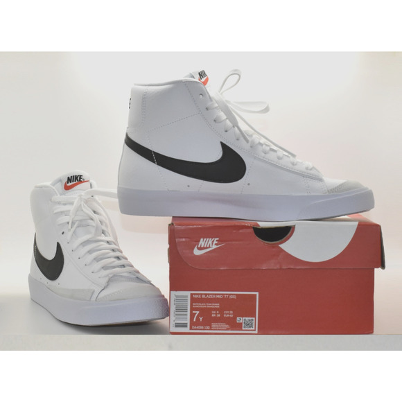 B7 NIB NIKE Blazer Mid 77 GS White/Black-Team Orange Shoes DA4086-100 Size 7Y - Picture 1 of 7